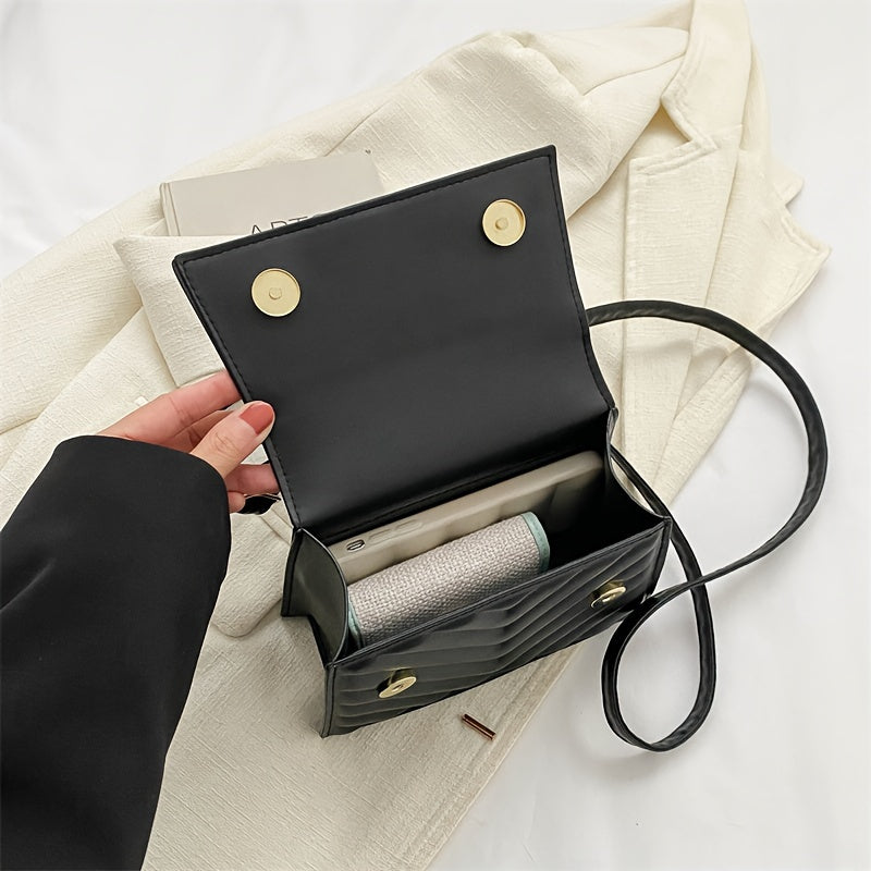 [High-End Chain Bags] New Spring And Summer 2024 Collection Trendy Chain Bags for Women, Featuring High-End Embossed Design, Suitable for Shoulder, Hand, And Crossbody Wear, with Stylish Tassel Pendants