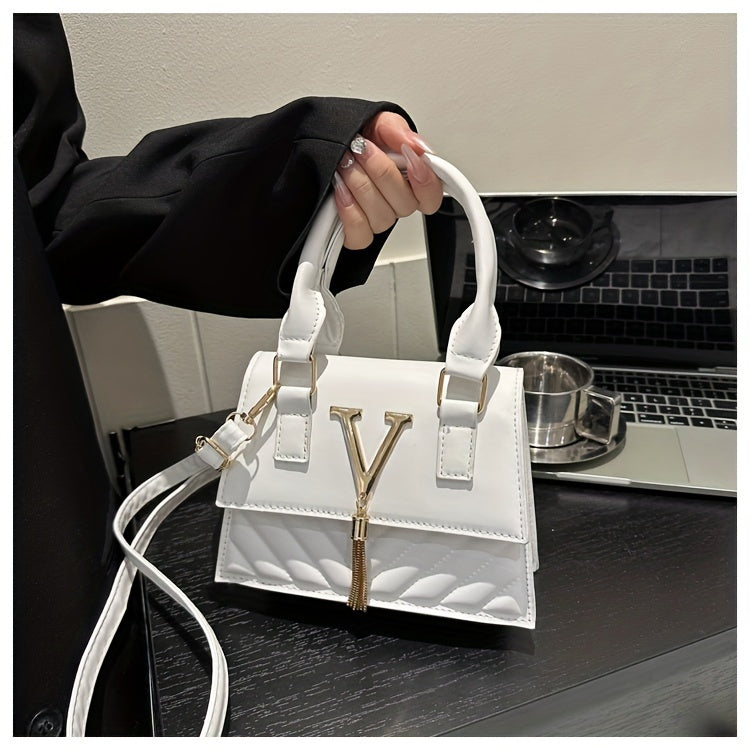 [High-End Chain Bags] New Spring And Summer 2024 Collection Trendy Chain Bags for Women, Featuring High-End Embossed Design, Suitable for Shoulder, Hand, And Crossbody Wear, with Stylish Tassel Pendants
