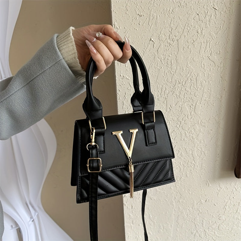 [High-End Chain Bags] New Spring And Summer 2024 Collection Trendy Chain Bags for Women, Featuring High-End Embossed Design, Suitable for Shoulder, Hand, And Crossbody Wear, with Stylish Tassel Pendants