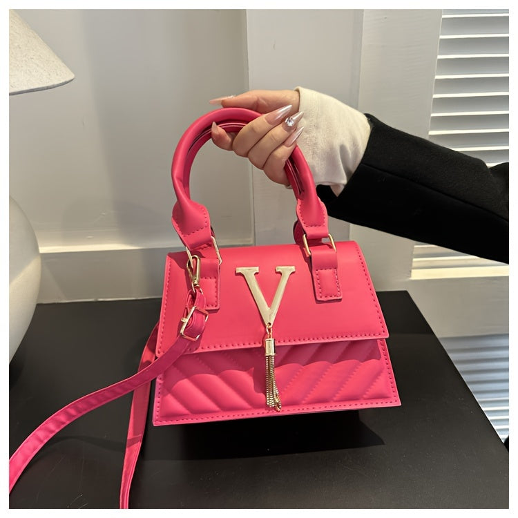 [High-End Chain Bags] New Spring And Summer 2024 Collection Trendy Chain Bags for Women, Featuring High-End Embossed Design, Suitable for Shoulder, Hand, And Crossbody Wear, with Stylish Tassel Pendants