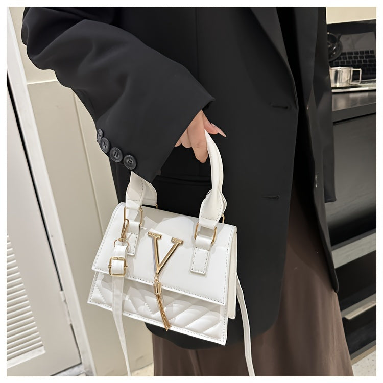 [High-End Chain Bags] New Spring And Summer 2024 Collection Trendy Chain Bags for Women, Featuring High-End Embossed Design, Suitable for Shoulder, Hand, And Crossbody Wear, with Stylish Tassel Pendants