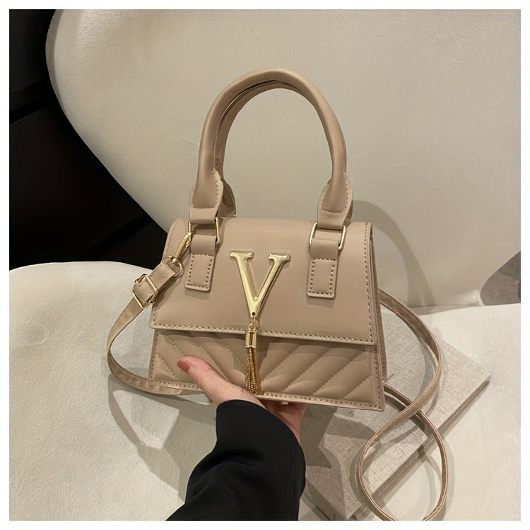[High-End Chain Bags] New Spring And Summer 2024 Collection Trendy Chain Bags for Women, Featuring High-End Embossed Design, Suitable for Shoulder, Hand, And Crossbody Wear, with Stylish Tassel Pendants