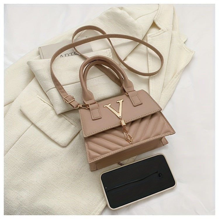 [High-End Chain Bags] New Spring And Summer 2024 Collection Trendy Chain Bags for Women, Featuring High-End Embossed Design, Suitable for Shoulder, Hand, And Crossbody Wear, with Stylish Tassel Pendants