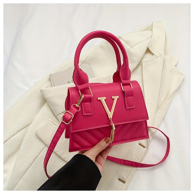 [High-End Chain Bags] New Spring And Summer 2024 Collection Trendy Chain Bags for Women, Featuring High-End Embossed Design, Suitable for Shoulder, Hand, And Crossbody Wear, with Stylish Tassel Pendants