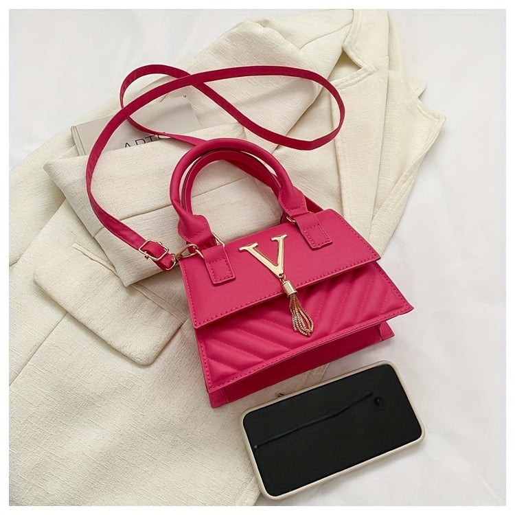 [High-End Chain Bags] New Spring And Summer 2024 Collection Trendy Chain Bags for Women, Featuring High-End Embossed Design, Suitable for Shoulder, Hand, And Crossbody Wear, with Stylish Tassel Pendants