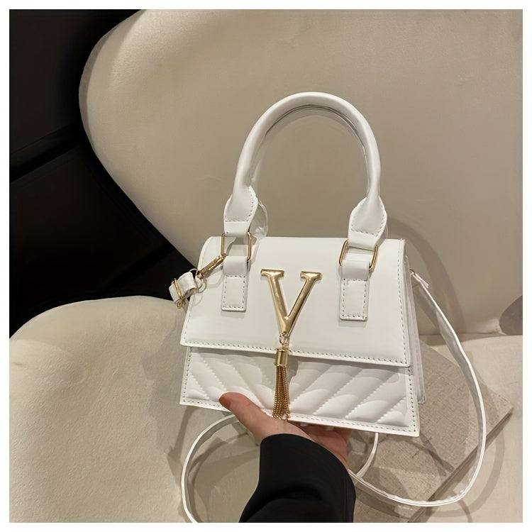 [High-End Chain Bags] New Spring And Summer 2024 Collection Trendy Chain Bags for Women, Featuring High-End Embossed Design, Suitable for Shoulder, Hand, And Crossbody Wear, with Stylish Tassel Pendants
