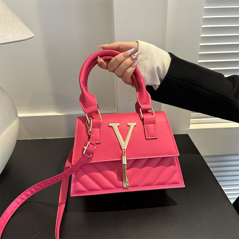 [High-End Chain Bags] New Spring And Summer 2024 Collection Trendy Chain Bags for Women, Featuring High-End Embossed Design, Suitable for Shoulder, Hand, And Crossbody Wear, with Stylish Tassel Pendants