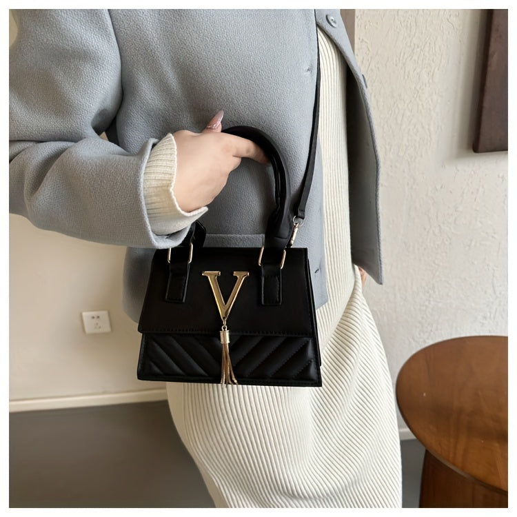 [High-End Chain Bags] New Spring And Summer 2024 Collection Trendy Chain Bags for Women, Featuring High-End Embossed Design, Suitable for Shoulder, Hand, And Crossbody Wear, with Stylish Tassel Pendants