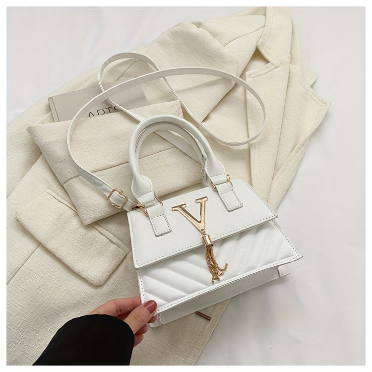 [High-End Chain Bags] New Spring And Summer 2024 Collection Trendy Chain Bags for Women, Featuring High-End Embossed Design, Suitable for Shoulder, Hand, And Crossbody Wear, with Stylish Tassel Pendants