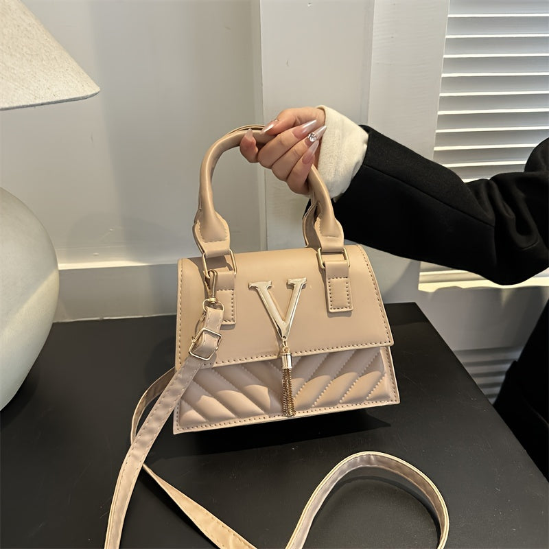 [High-End Chain Bags] New Spring And Summer 2024 Collection Trendy Chain Bags for Women, Featuring High-End Embossed Design, Suitable for Shoulder, Hand, And Crossbody Wear, with Stylish Tassel Pendants