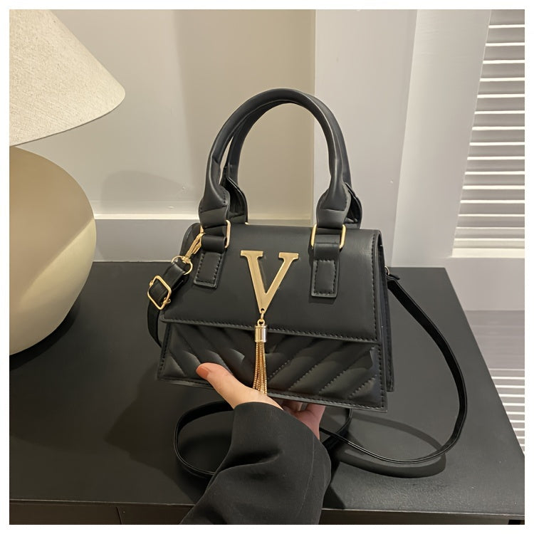 [High-End Chain Bags] New Spring And Summer 2024 Collection Trendy Chain Bags for Women, Featuring High-End Embossed Design, Suitable for Shoulder, Hand, And Crossbody Wear, with Stylish Tassel Pendants