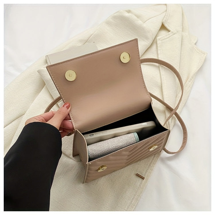 [High-End Chain Bags] New Spring And Summer 2024 Collection Trendy Chain Bags for Women, Featuring High-End Embossed Design, Suitable for Shoulder, Hand, And Crossbody Wear, with Stylish Tassel Pendants